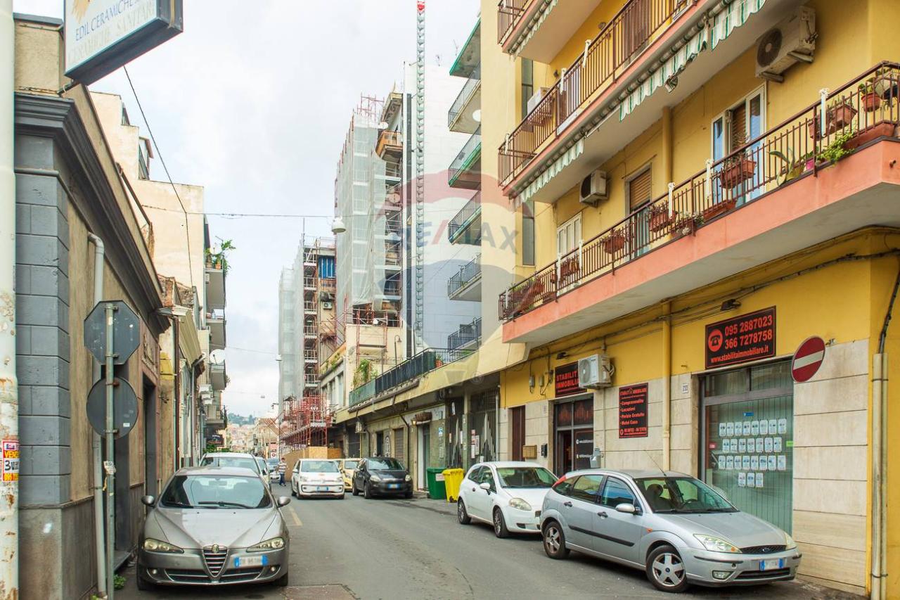 4-salle Appartement à Catania, Italy No. 28192