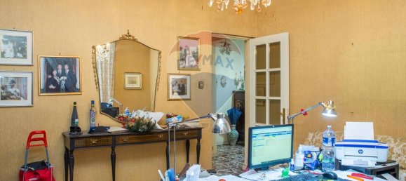 4-salle Appartement à Catania, Italy No. 28192 28