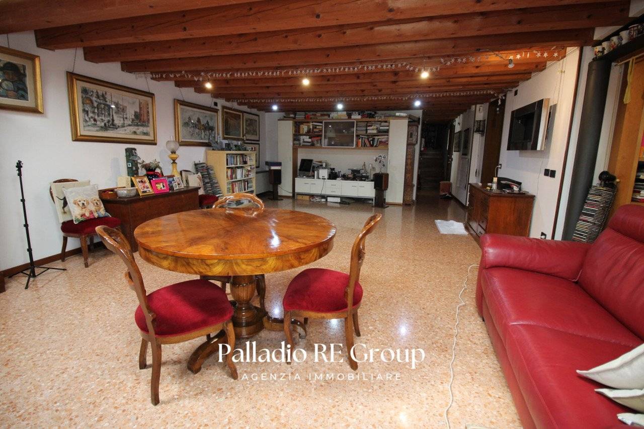 3 bedrooms Apartment in Vicenza, Italy No. 340997