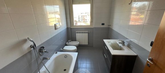 Apartamento de 3 habitaciónes en Gallarate, Italy No. 159197 3