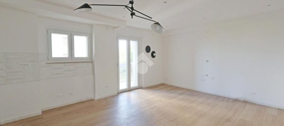 Apartamento de 3 dormitorios en Trieste, Italy No. 330630 3