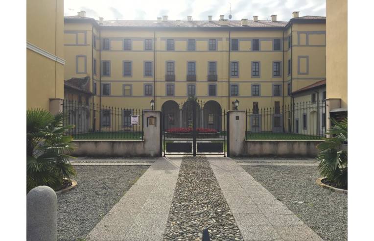 1 room Garage in Muggiò, Italy No. 254343