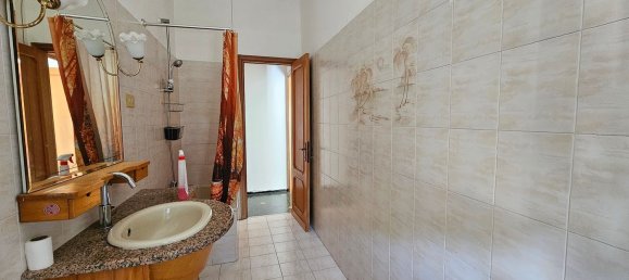 Apartamento de 5 habitaciónes en Genoa, Italy No. 33299 3