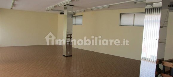 2-Zimmer Gewerbliche Immobilie in Quarrata, Italy, Nr. 142343 5