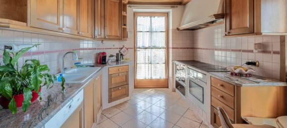 4 bedrooms Villa in Capriana, Italy No. 203719 5