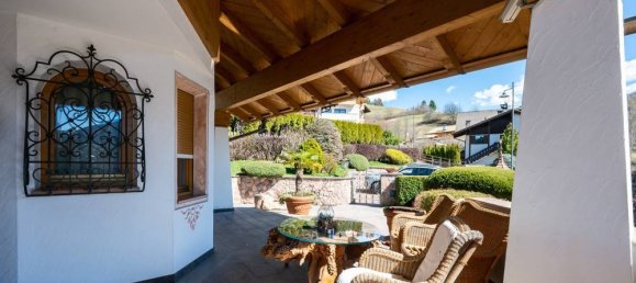 4 bedrooms Villa in Capriana, Italy No. 203719 3