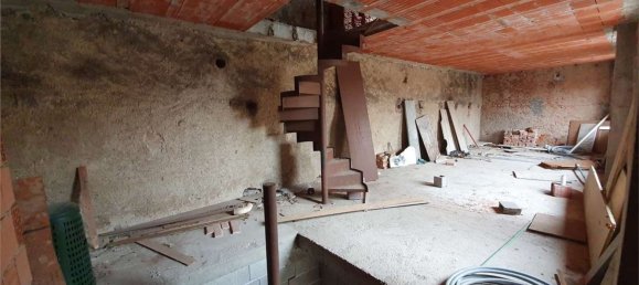 4 rooms House in Appiano Gentile, Italy No. 167517 2