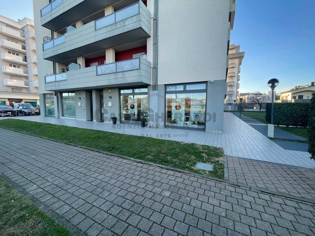 1-Zimmer Gewerbliche Immobilie in Dalmine, Italy, Nr. 346621