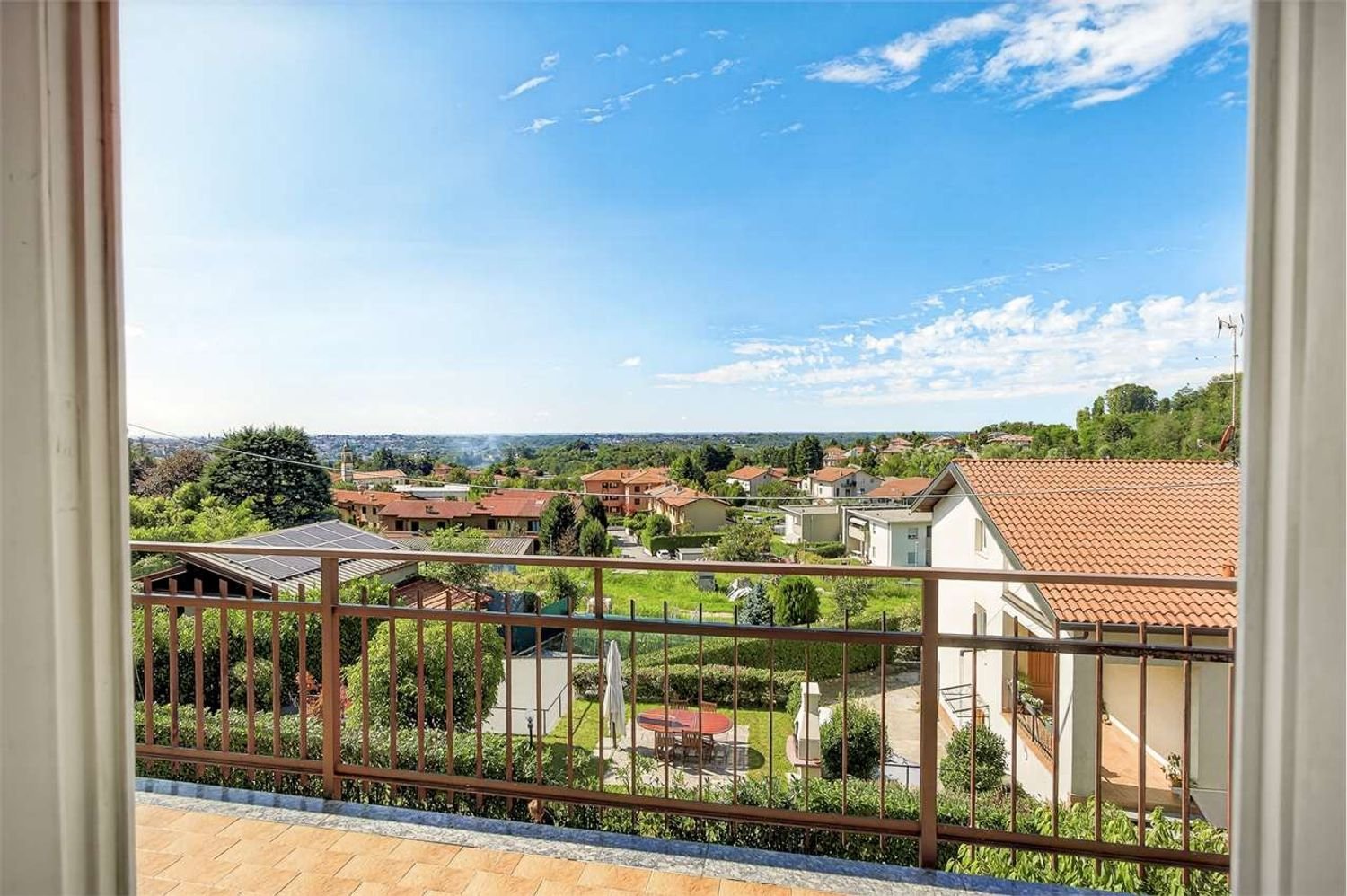 3 bedrooms Apartment in Capiago Intimiano, Italy No. 393060