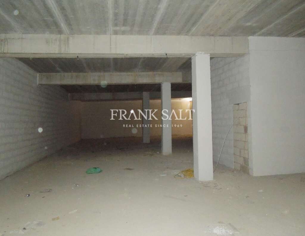 1000m² Office in Gudja, Malta No. 12002