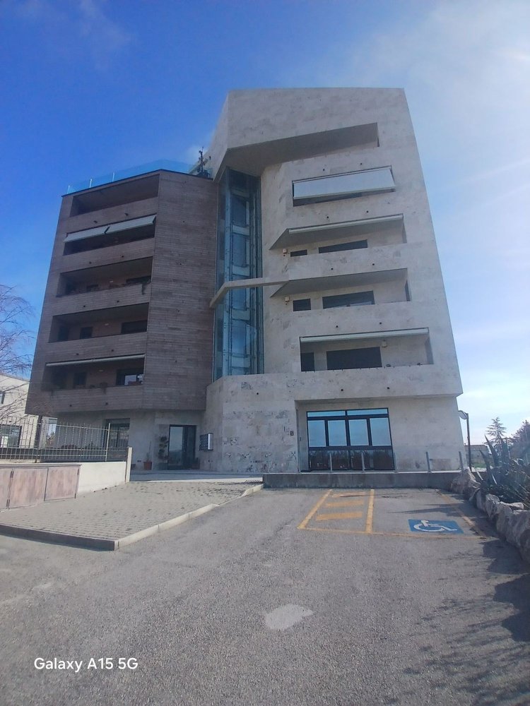 Apartamento de 4 dormitorios en Campobasso, Italy No. 89602