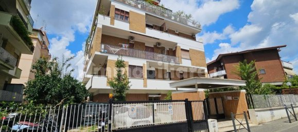 1 bedroom Apartment in Rome, Italy No. 276084 2
