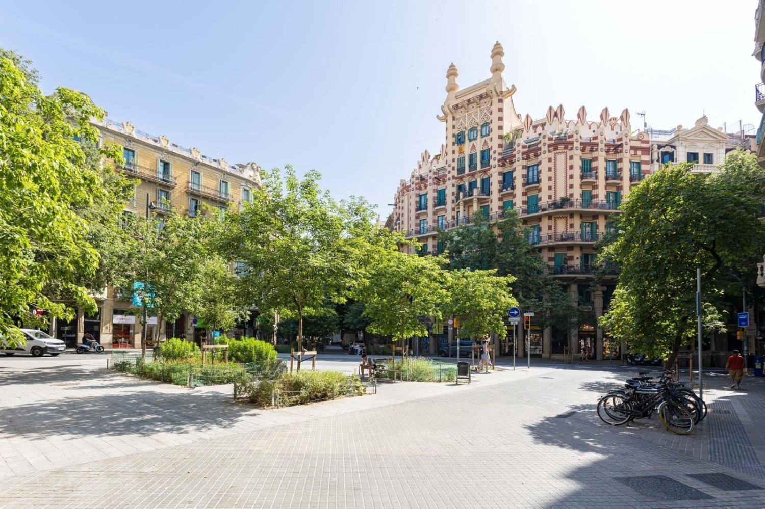 Apartamento de 4 dormitorios en Eixample, Spain No. 211570