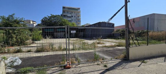 1318m² Land in Spoltore, Italy No. 306863 2