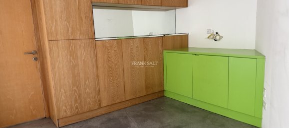 Laden in Gzira, Malta, Nr. 13242 9