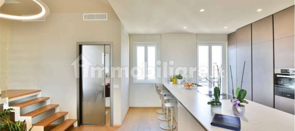 2 bedrooms Penthouse in Seregno, Italy No. 348586 4