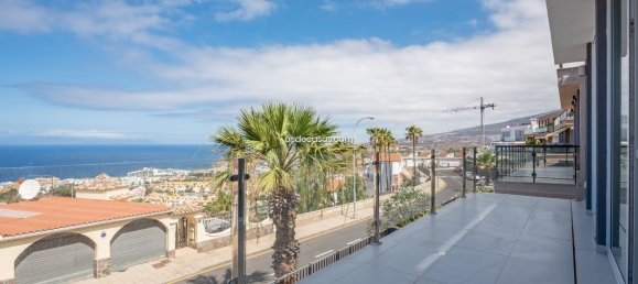 4 bedrooms Villa in Adeje, Spain No. 28036 12