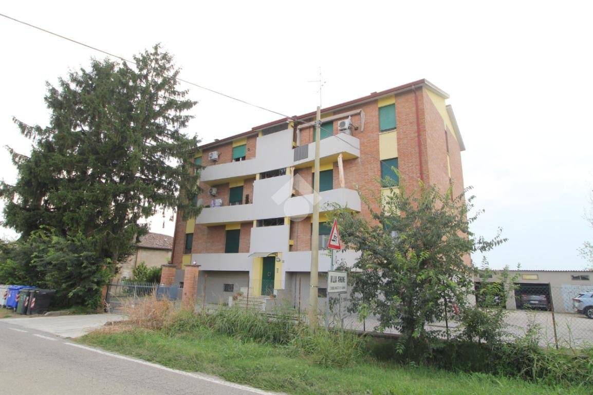 2 bedrooms Apartment in Cadelbosco di Sopra, Italy No. 376498