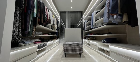 5 bedrooms Villa in Marbella, Spain No. 4794 11