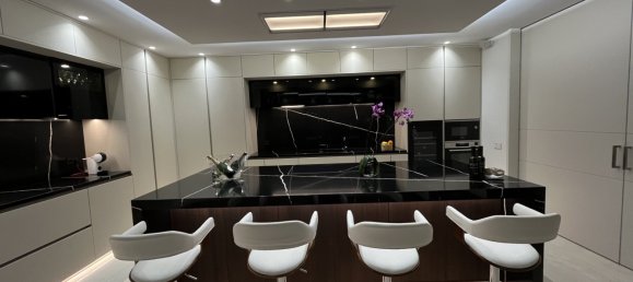 5 bedrooms Villa in Marbella, Spain No. 4794 10