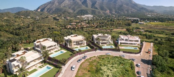 5 bedrooms Villa in Marbella, Spain No. 4794 18