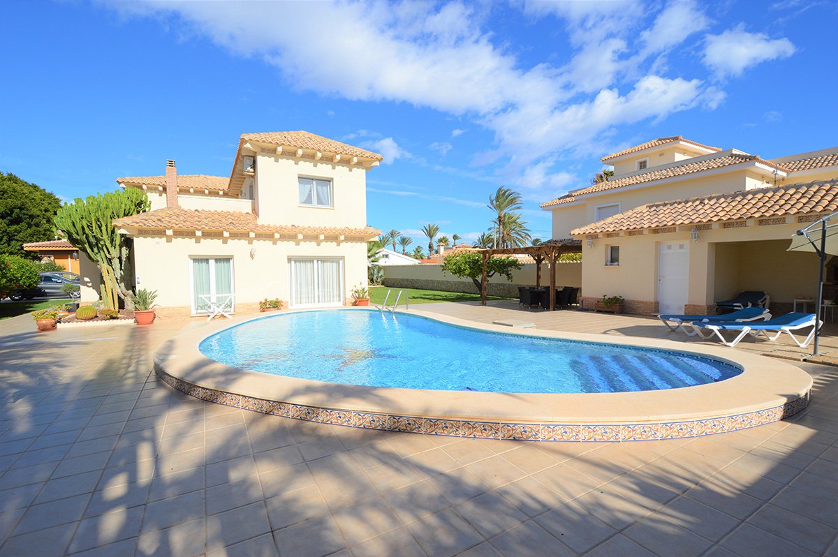 4 bedrooms Villa in Cabo Roig, Spain No. 1033