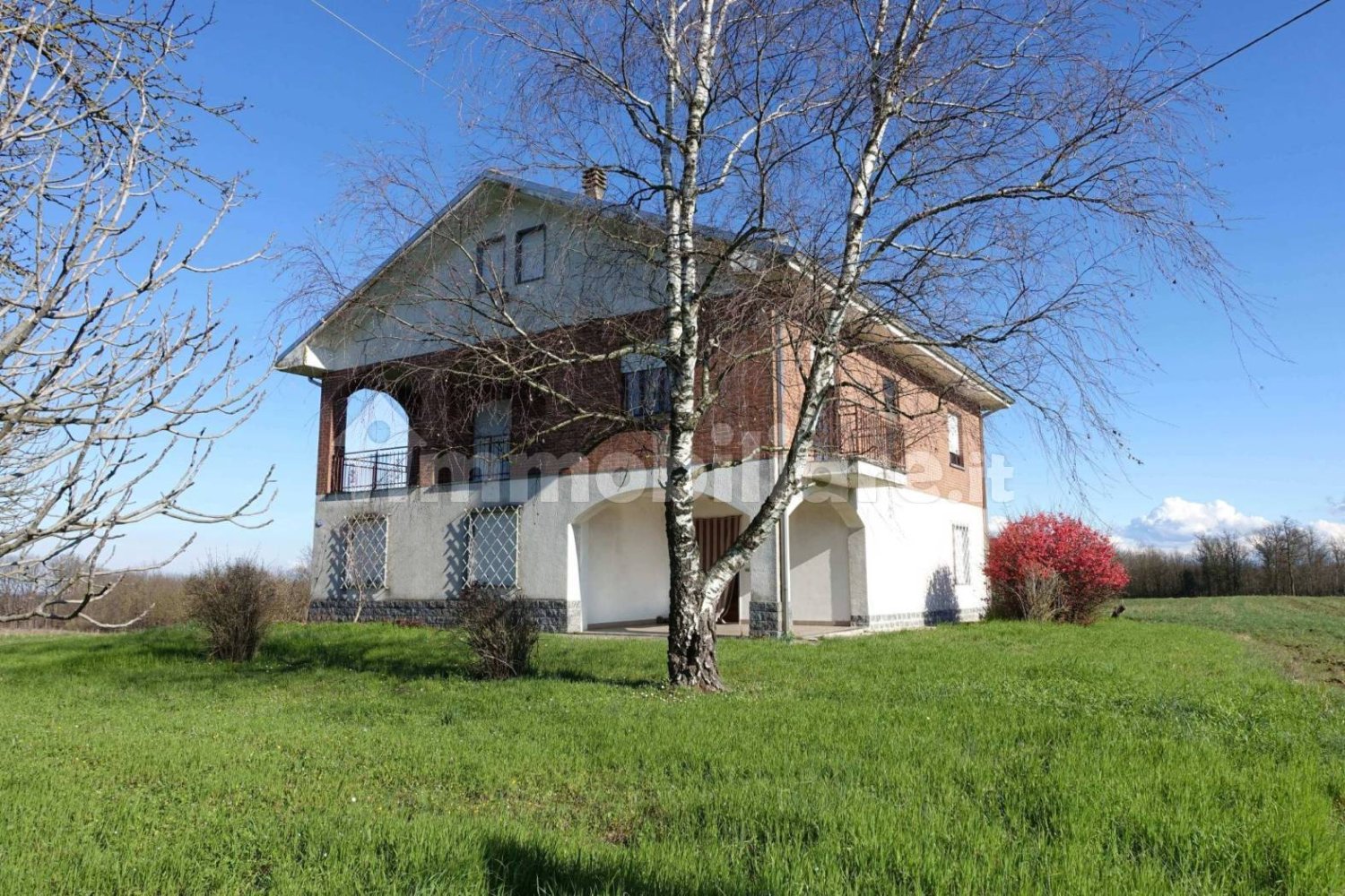 2 bedrooms House in Incisa Scapaccino, Italy No. 140259