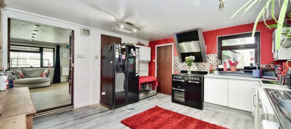 4 bedrooms Bungalow in Sittingbourne, United Kingdom No. 10572 3