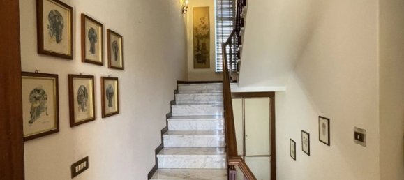 Вилла с 7 комнатами в Лукка, Италия № 104646 9