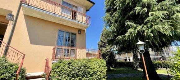 Вилла с 7 комнатами в Лукка, Италия № 104646 2