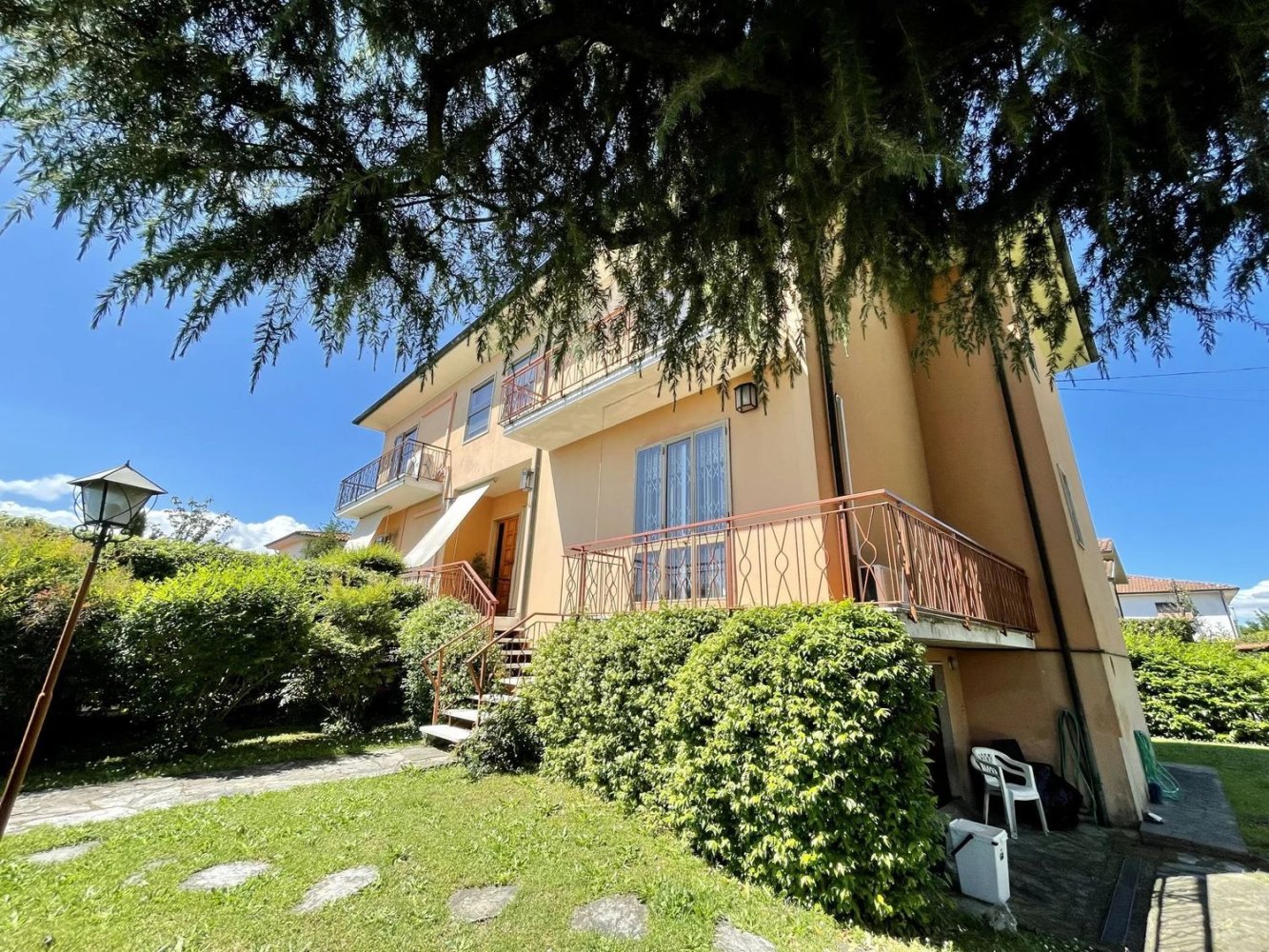 Вилла с 7 комнатами в Лукка, Италия № 104646