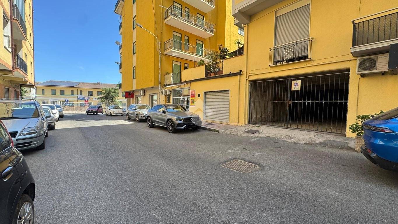 300m² Warehouse in Corigliano Rossano, Italy No. 343996