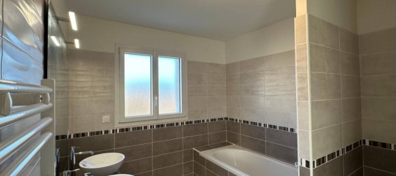 Casa de 4 dormitorios en Montgivray, France No. 89394 16