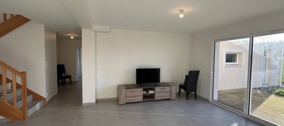 Casa de 4 dormitorios en Montgivray, France No. 89394 5