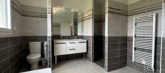 Casa de 4 dormitorios en Montgivray, France No. 89394 10