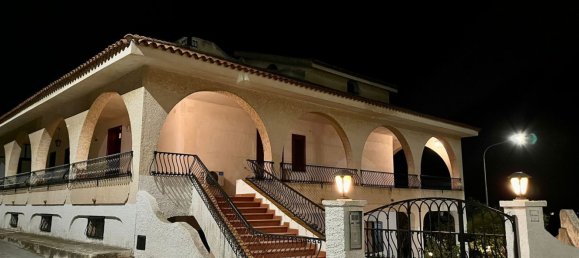 Вилла с 9 комнатами в Ното, Италия № 256964 9