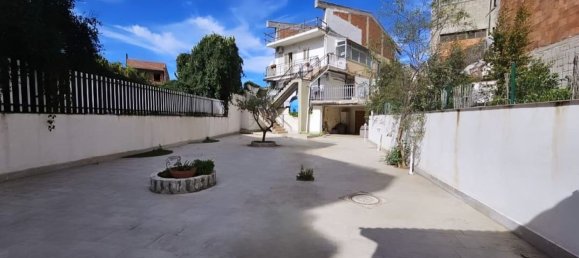 4-Zimmer Wohnung in Paternò, Italy, Nr. 256341 2