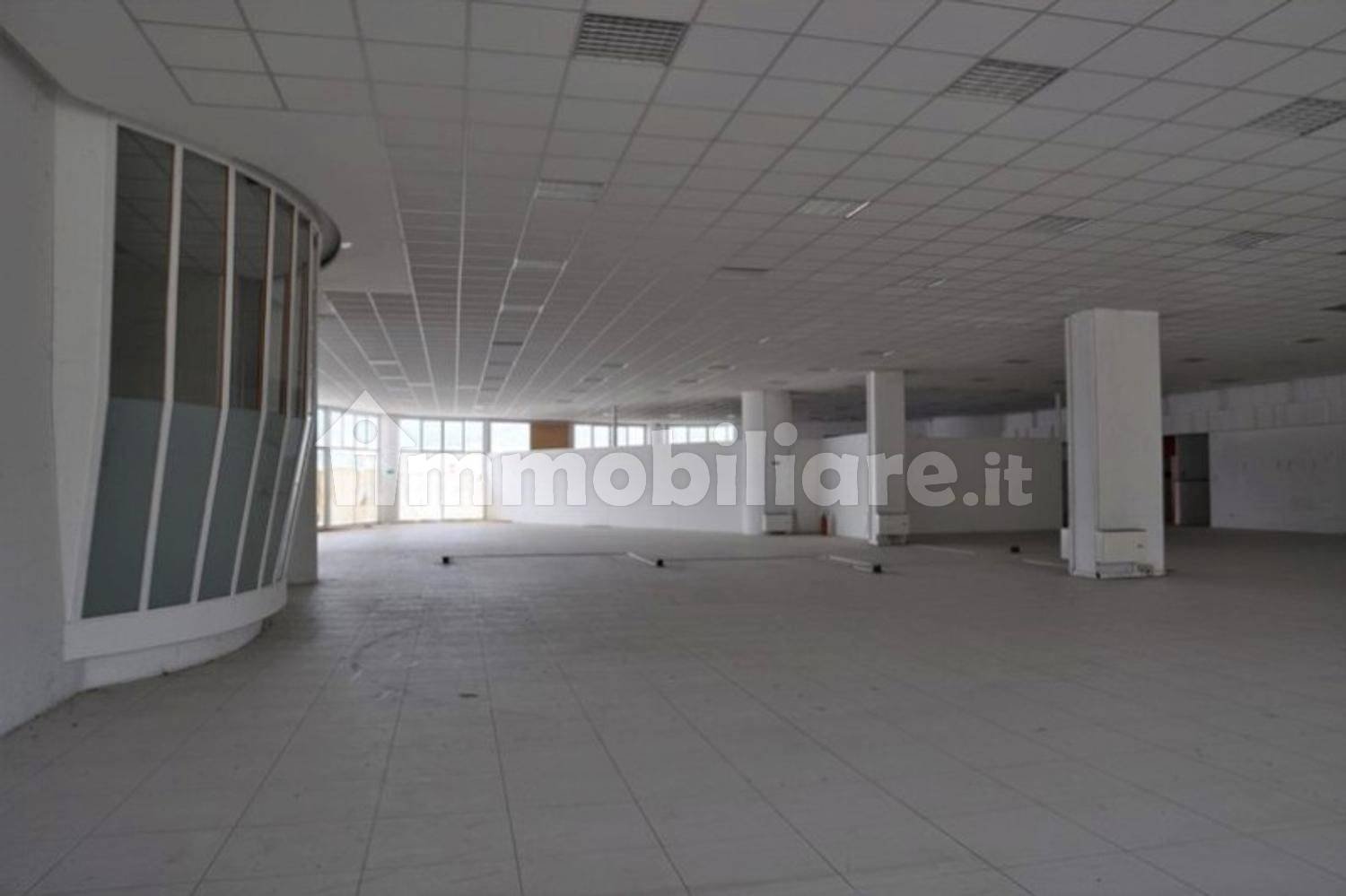 5497m² Commercial property in Tito, Italy No. 343081