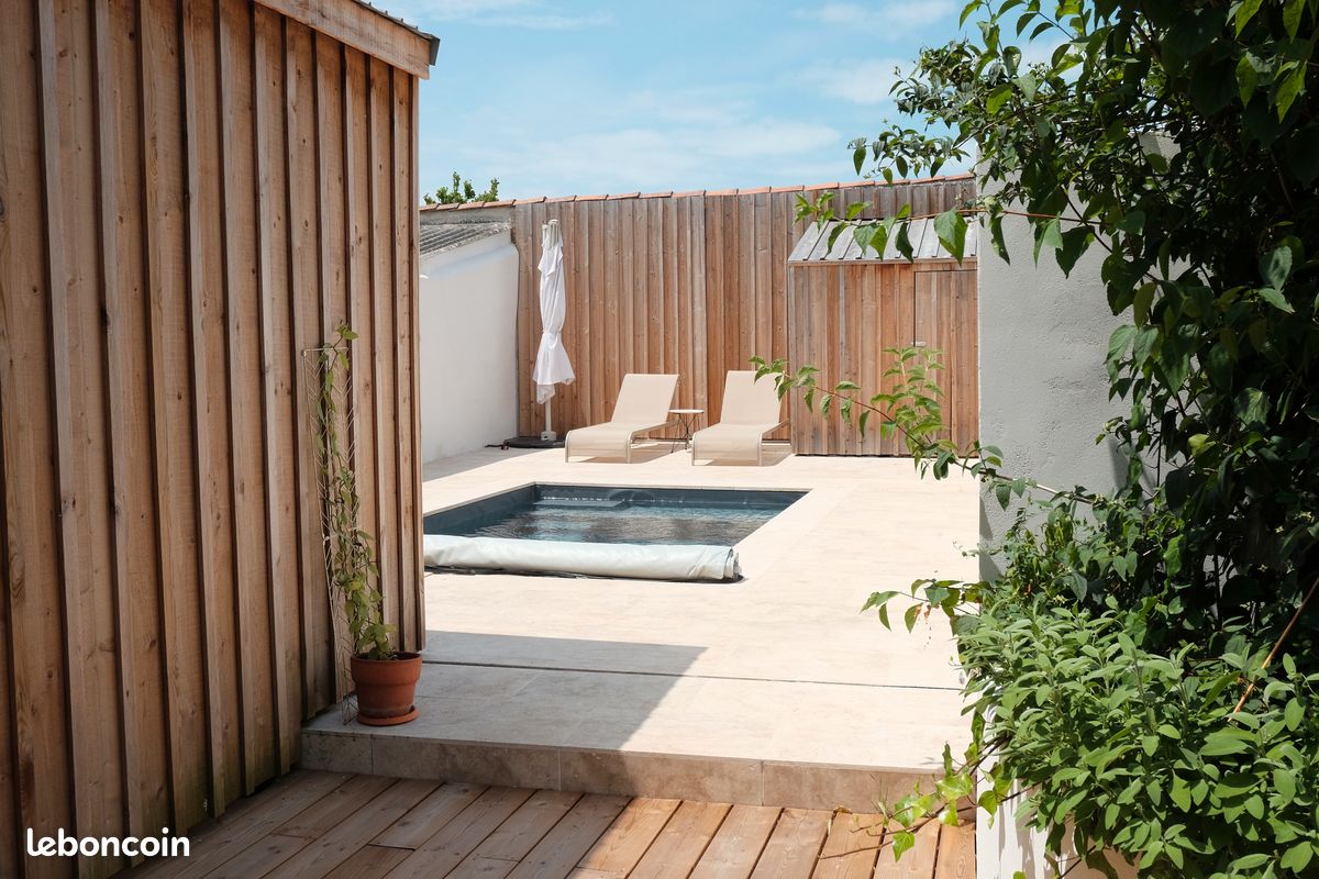 4 bedrooms House in Rochefort, France No. 342341