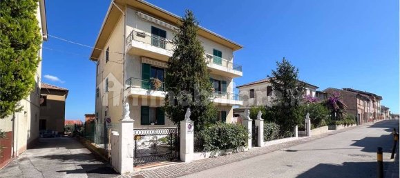 Apartamento de 4 dormitorios en Osimo, Italy No. 321286 3