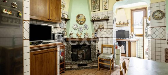 4 bedrooms Apartment in Rome, Italy No. 9729 7