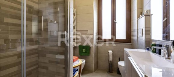 4 bedrooms Apartment in Rome, Italy No. 9729 14