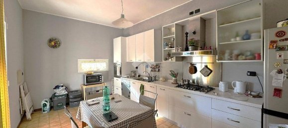 4 bedrooms Villa in Bari, Italy No. 128770 5