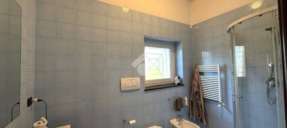 4 bedrooms Villa in Bari, Italy No. 128770 8