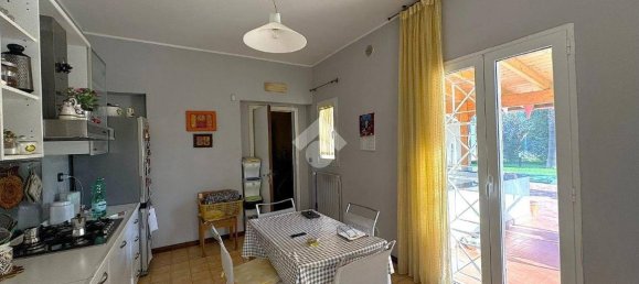 4 bedrooms Villa in Bari, Italy No. 128770 7