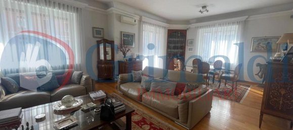 6 rooms Apartment in Rome, Italy No. 15510 2