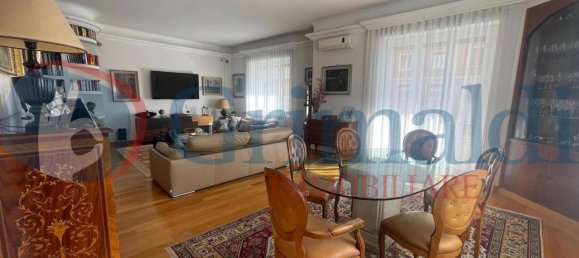 6 rooms Apartment in Rome, Italy No. 15510 4