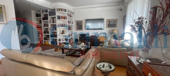 6 rooms Apartment in Rome, Italy No. 15510 3