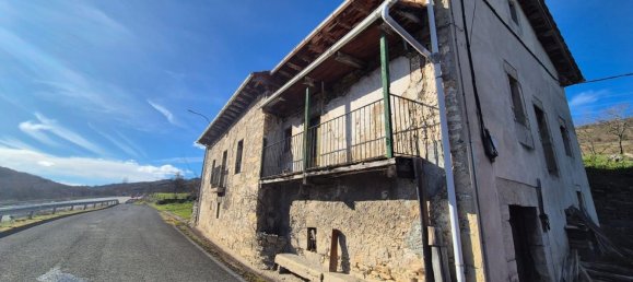 4 bedrooms House in Valle de Mena, Spain No. 69710 3