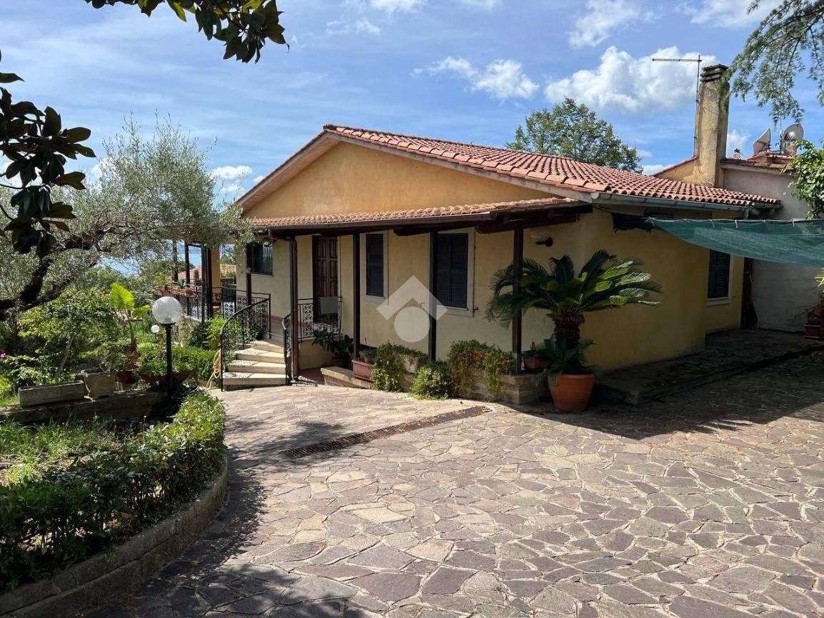 3 bedrooms Villa in Trevignano Romano, Italy No. 340334